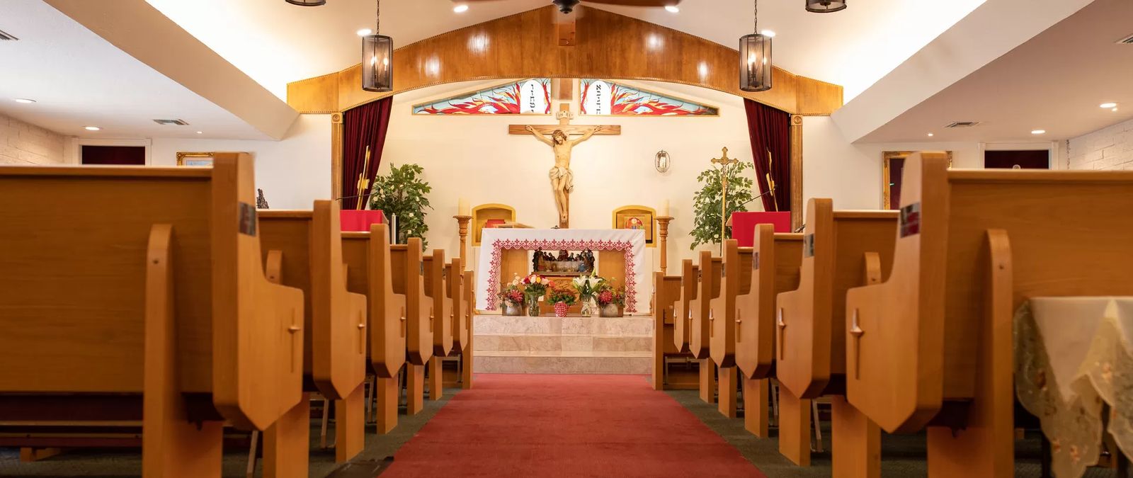 Rows of pews facing the altar at Mar Abraham in Scottsdale